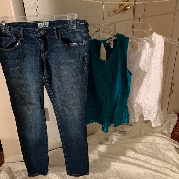 Pre-Owned Early 2000s Lot of AEROPOSTALE Jeans (sz 5/6)  and 2 Lace Tops (Sz M) - Picture 1 of 16